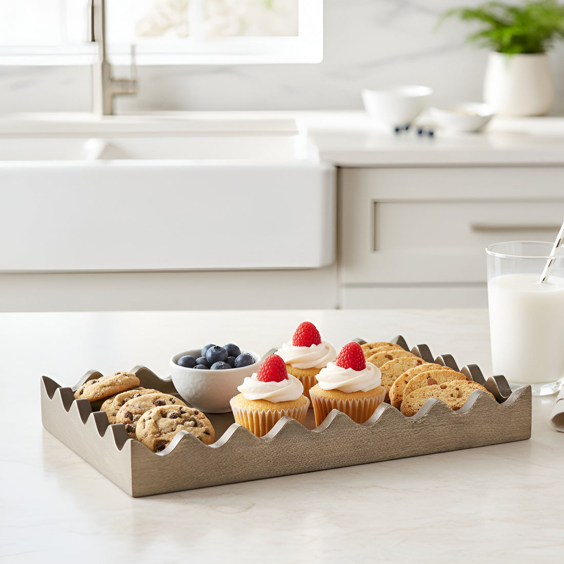 Zigzag Edge Wooden Tray: Bold Design with Rustic Elegance